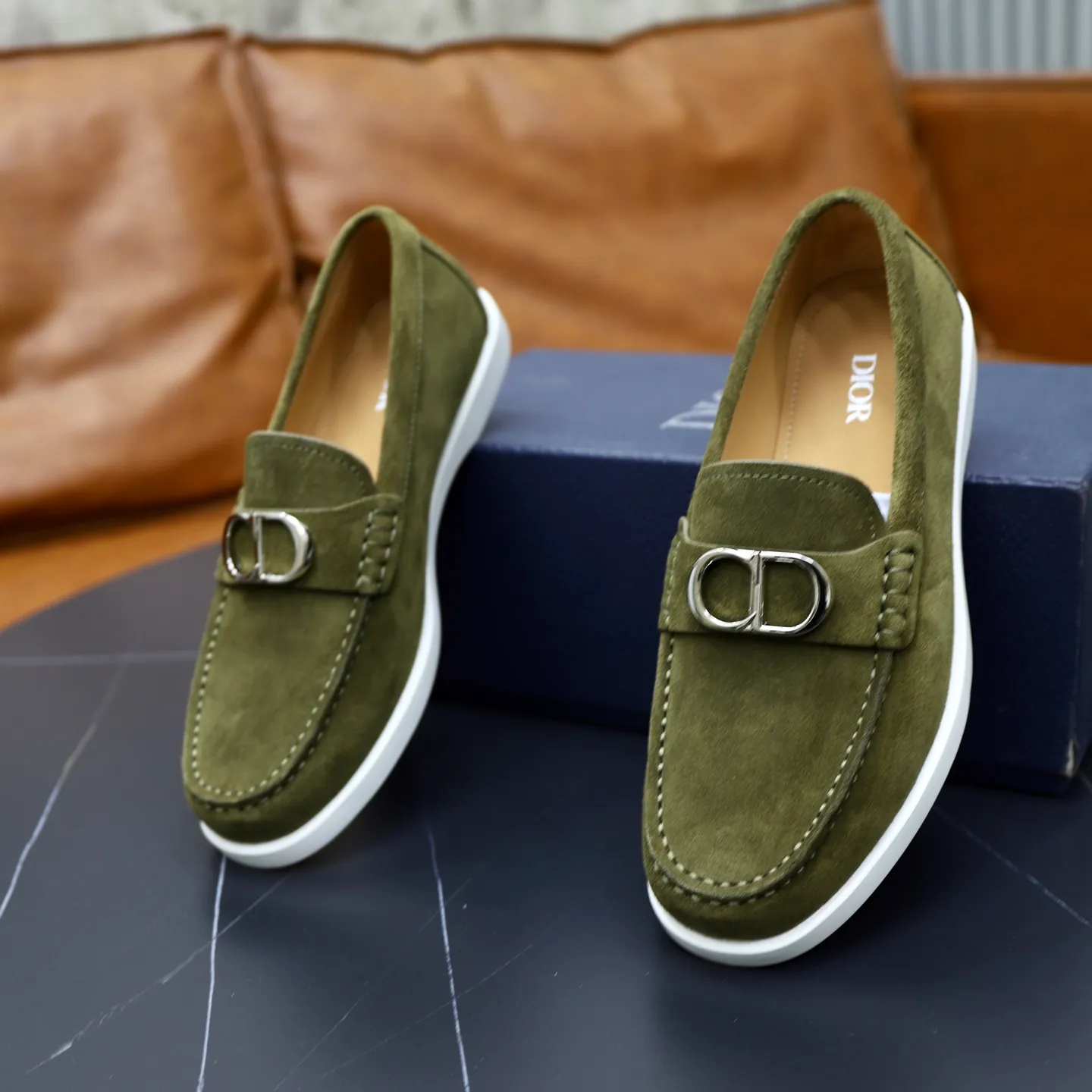 Ex-factory price: 560🙅‍♂️🙅‍♂️🙅‍♂️ Brand: Dior DIOR Standard code: Men's code 38/44 (45 can be customized) Grade: Same as the official website Material: Original cowhide stitching, cowhide lining, original TPU wear-resistant soft outsole Style categories: Leisure and sports version, footwear for driving, young fashion, European and American trends, British style Color: actual picture color